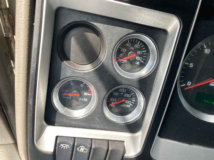 2014-kenworth-t400-single-axle-day-cab-semi-tractor-image-55