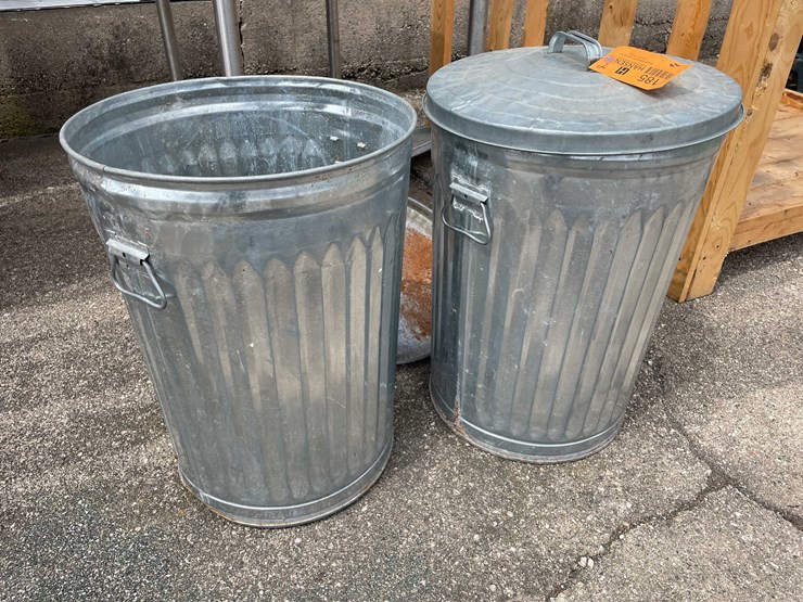 #4185-•-(2)-metal-trash-cans-with-lids-image-4