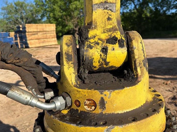 2018-deere-437e-image-16