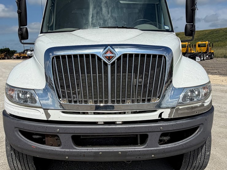 2010-international-4400-image-2