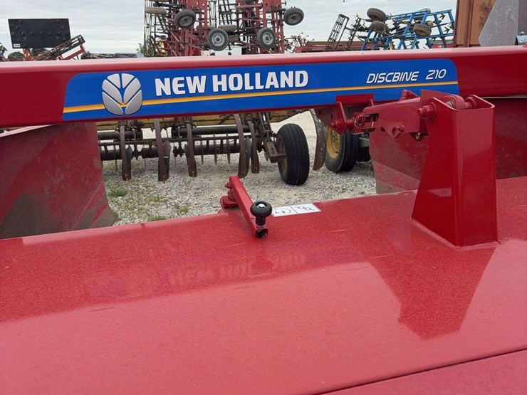 2022-new-holland-210-image-17