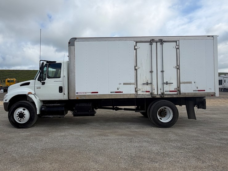 2008-international-durastar-4400-image-8