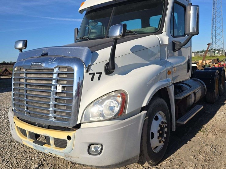 2014-freightliner-cascadia-125-image-1