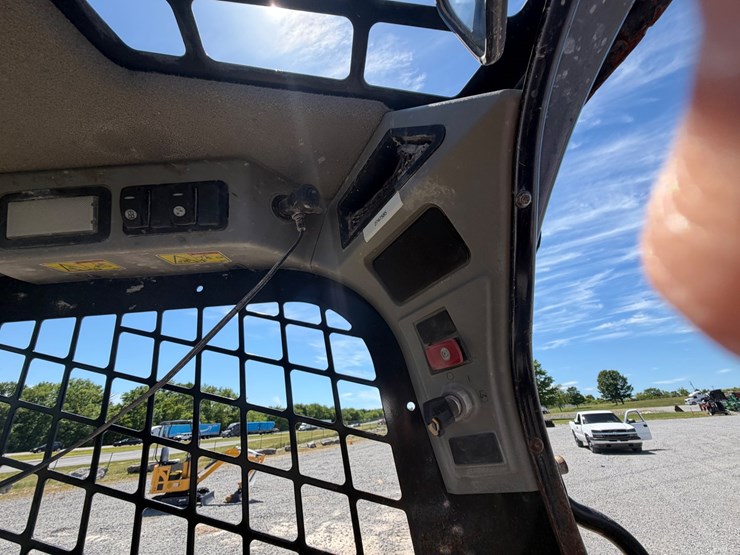 caterpillar-246d-image-9