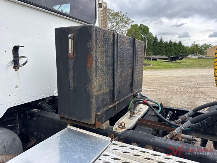 2006-caterpillar-c13-image-11