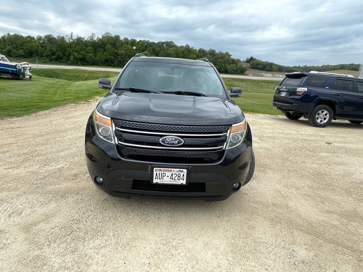 2011-ford-explorer-limited-image-2
