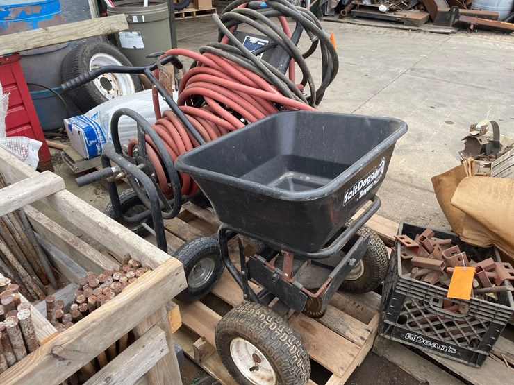 #6031-•-hoses,-hose-rail,-and-salt-dogg-spreader-image-4