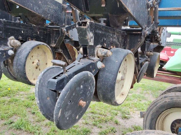 2020-kinze-2600-image-9