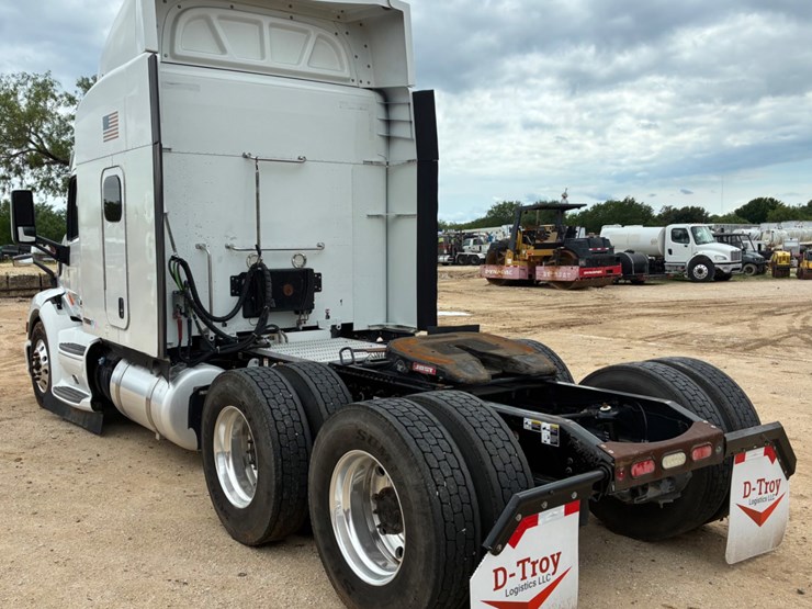 2019-peterbilt-579-image-6