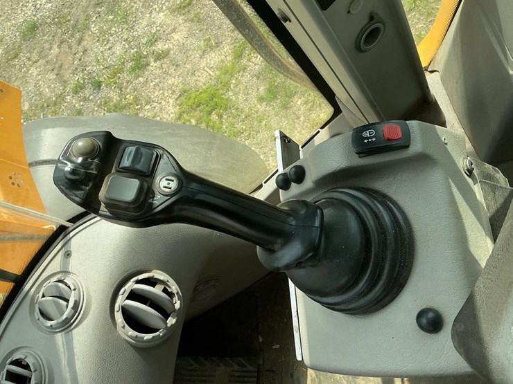 2016-volvo-l90h-image-43