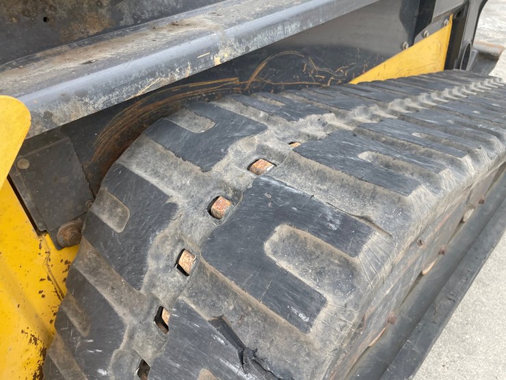 2019-new-holland-c232-image-15