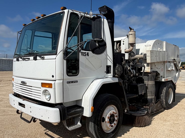 2000-freightliner-fc70-image-1