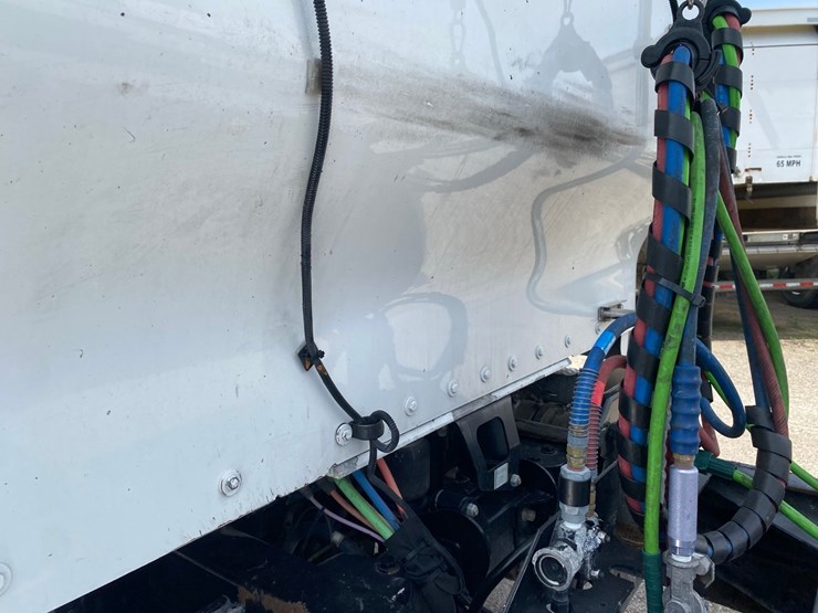 2014-kenworth-t400-single-axle-day-cab-semi-tractor-image-14