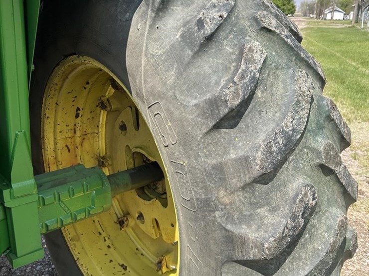 john-deere-4320-image-26