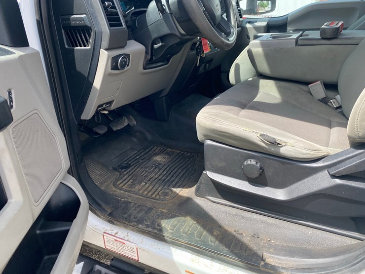 2019-ford-f-450-service-truck-image-46
