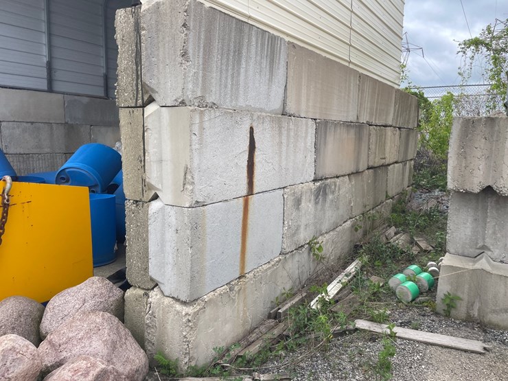 #6002-•-concrete-block-and-metal-salt-cover-structure-image-8