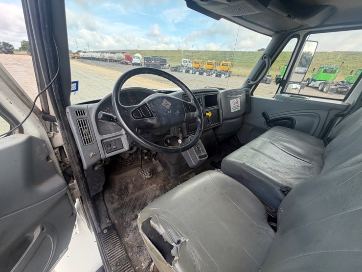 2008-international-durastar-4400-image-10