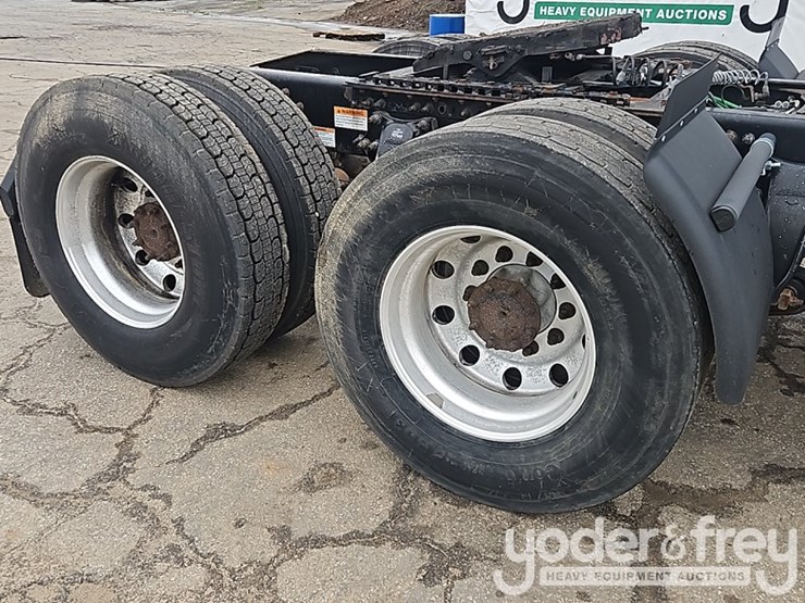 2019-freightliner-cascadia-116-image-18