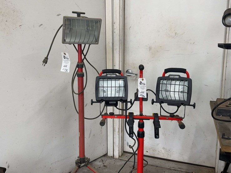 craftsman-work-lights-with-stands-image-2