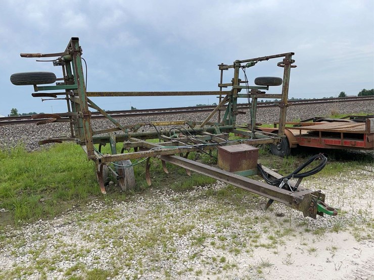 25-shank-chisel-plow-with-leveling-bar,-s-tine,-walking-tandems,-with-extra-shanks-image-1