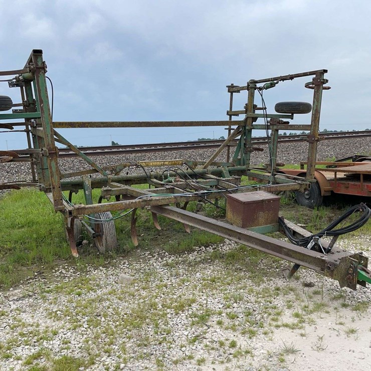 25 shank chisel plow with leveling bar, S-tine, walking tandems, with extra shanks