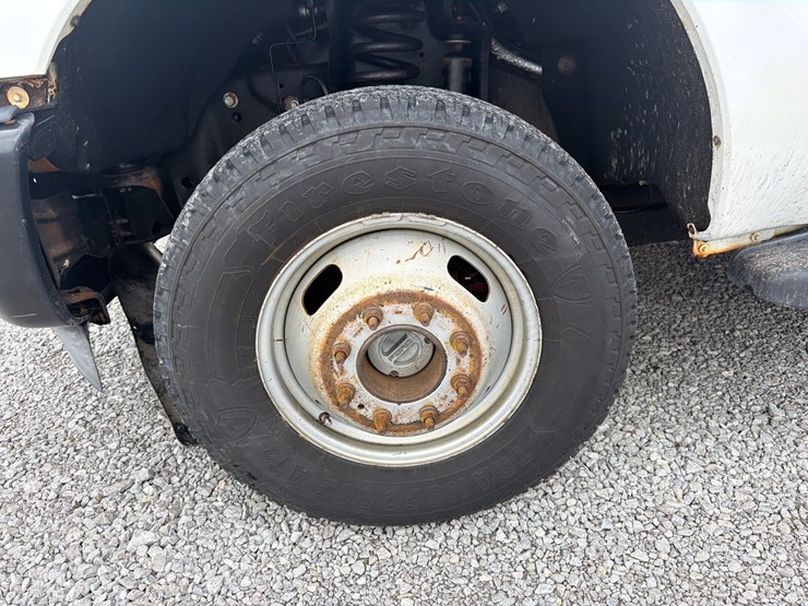 ford-f350-xl-image-11