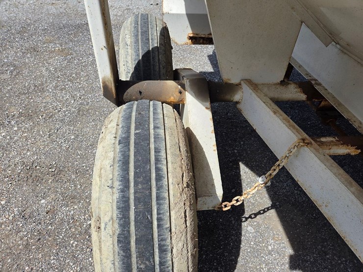 western-5-ton-dry-fertilizer-spreader-image-9