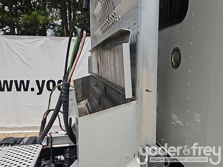 2020-kenworth-t800-image-22