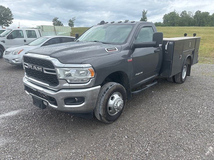 2020-dodge-3500-image-1