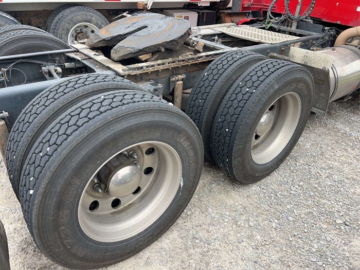 2016-kenworth-t680-image-14