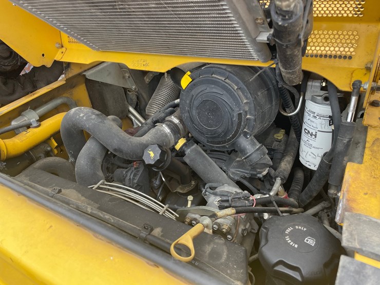 2019-new-holland-c232-image-17