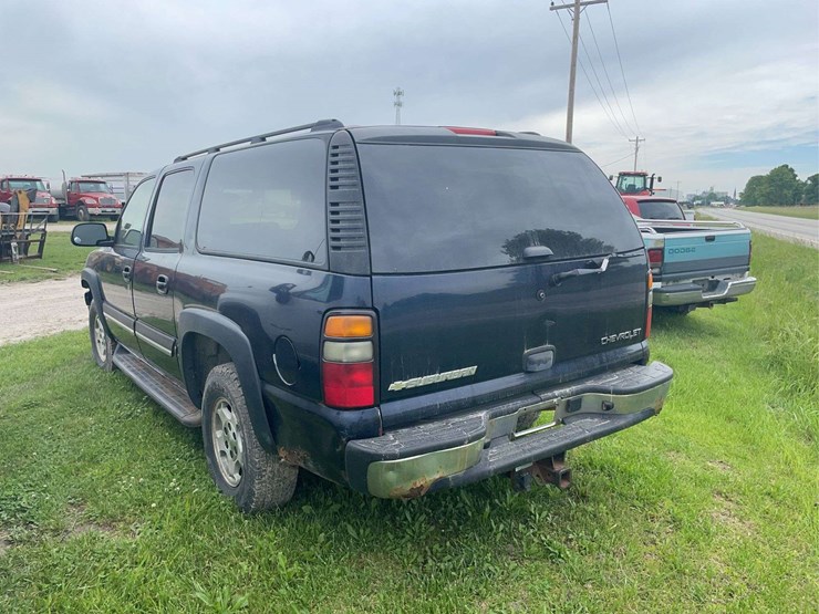 2005-chevrolet-suburban-image-4