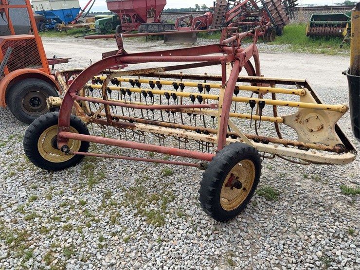 new-holland-258-image-3