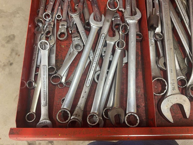 snap-on-tool-cabinet-with-assorted-tools-image-16