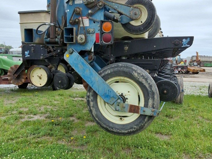 2020-kinze-2600-image-10