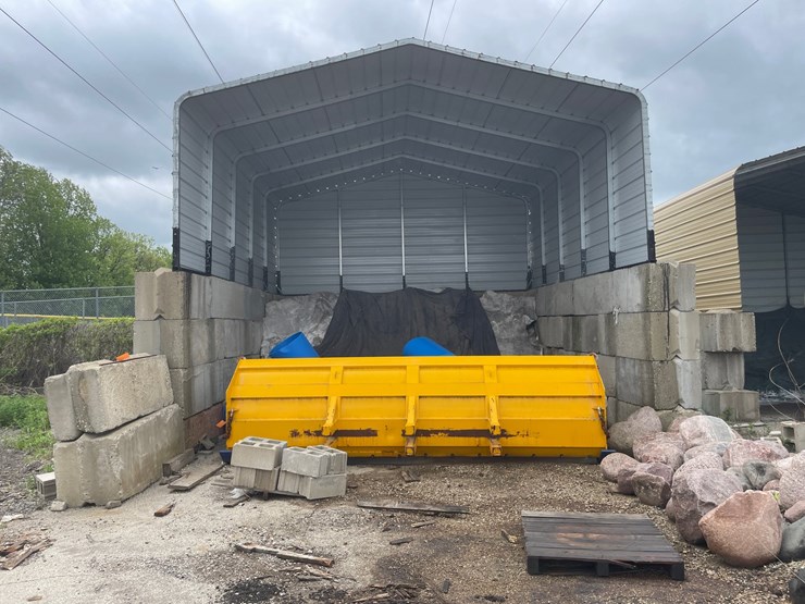 #6002-•-concrete-block-and-metal-salt-cover-structure-image-2