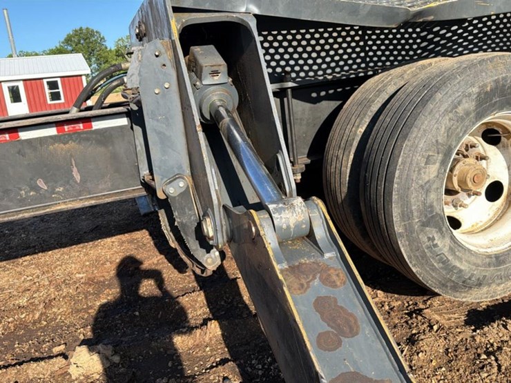 2018-deere-437e-image-29