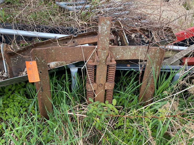 #3586-•-assorted-scrap-metal,-gate-parts,-guard-rails-and-more-image-3