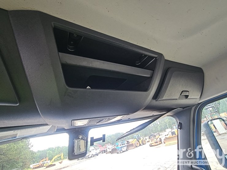 2019-freightliner-cascadia-116-image-26