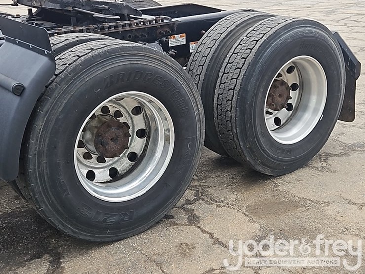 2019-freightliner-cascadia-116-image-15