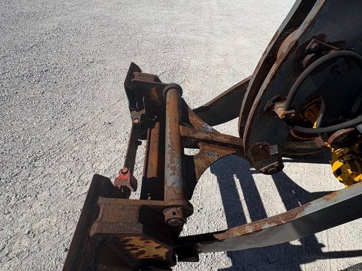 2020-deere-304l-image-13