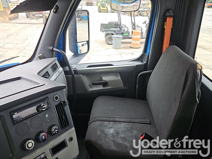 2019-freightliner-cascadia-116-image-25