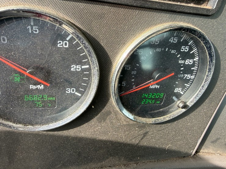 2016-kenworth-t370-image-10