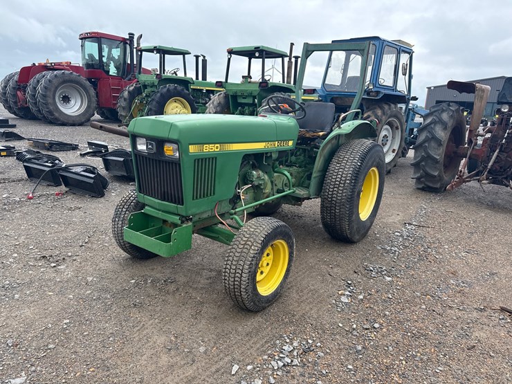 john-deere-850-image-1