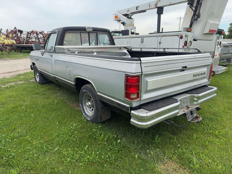 1988-dodge-d150-image-3