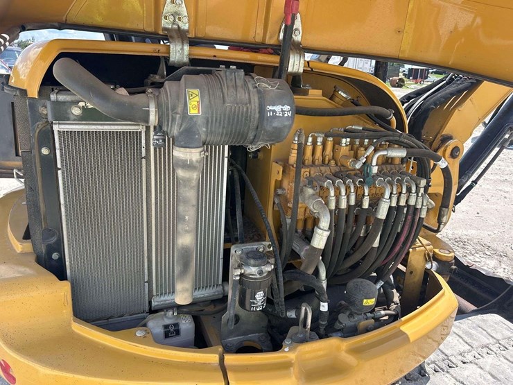caterpillar-305e-mini-excavator-image-8