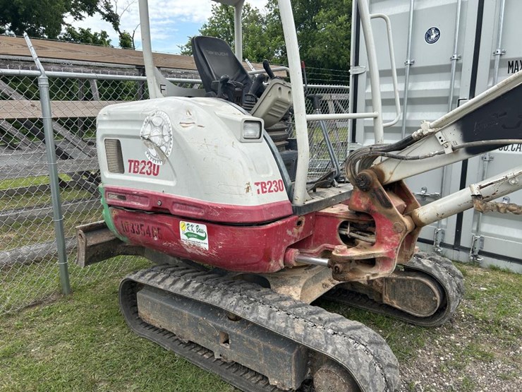 takeuchi-tb230-image-4