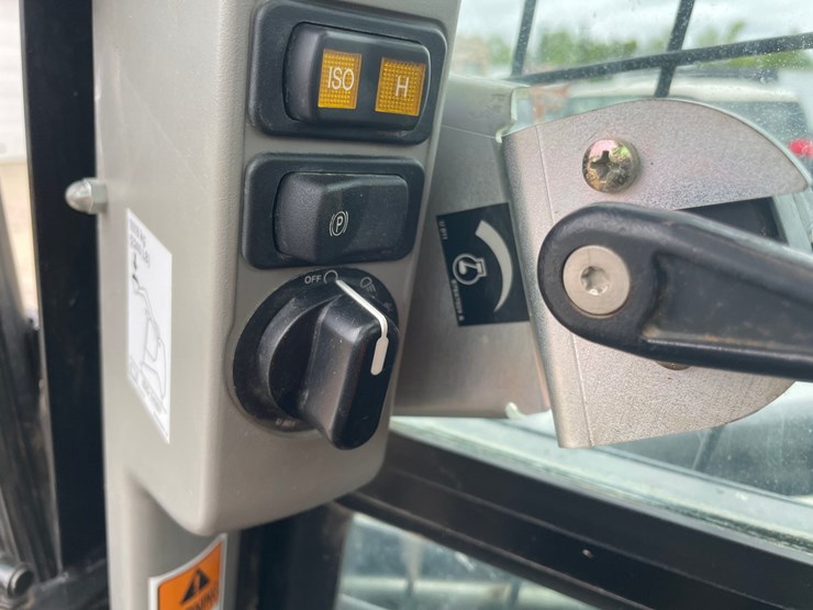 2019-new-holland-c232-image-33