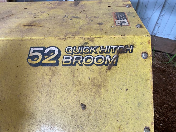 #3590-•-john-deere-quick-hitch-broom-image-4