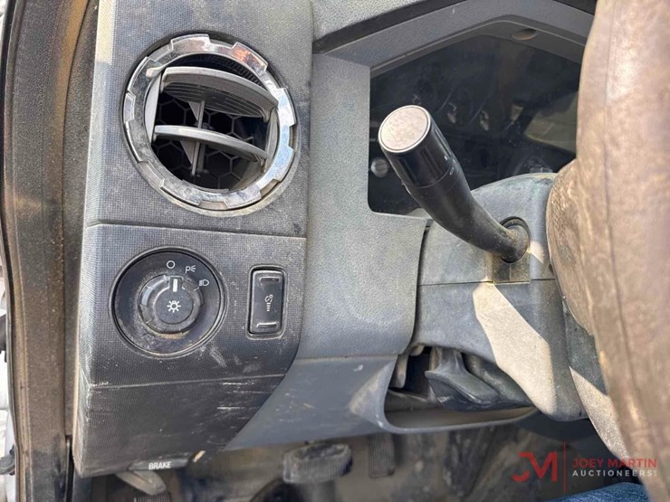2011-ford-f550-xl-image-39